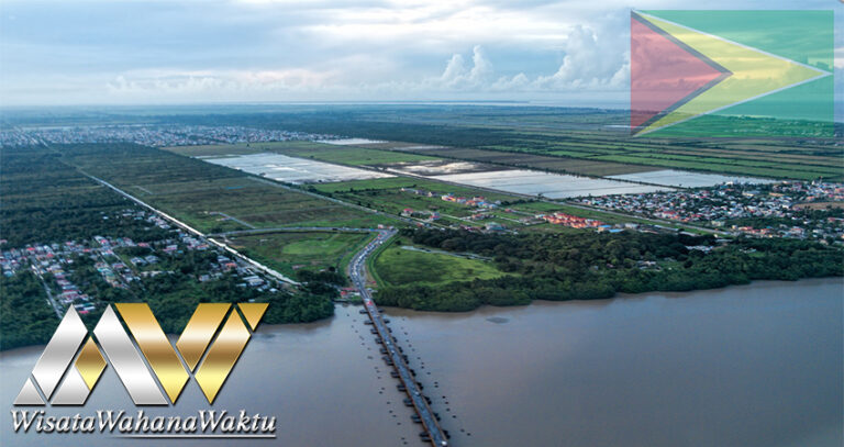 Guyana Berkemah di Tepi Sungai Demerara