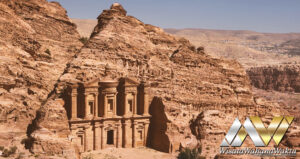 Yordania Menikmati Matahari Terbenam di Petra